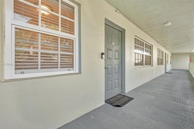Building Photo - 933 Cypress Grove Dr
