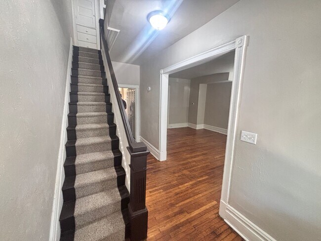 Building Photo - 4 Bedroom, 2 Full Baths Harrisburg House for Rent