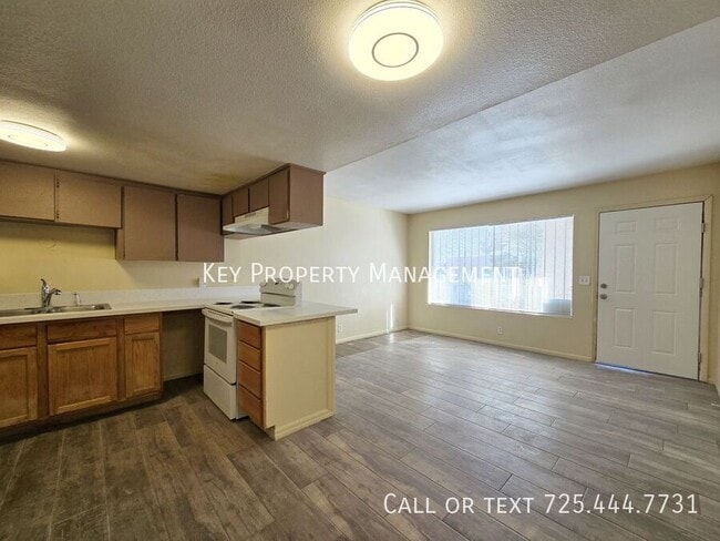 Building Photo - 2 BED, 1 BATH APARTMENT WITH OPEN FLOOR PLAN