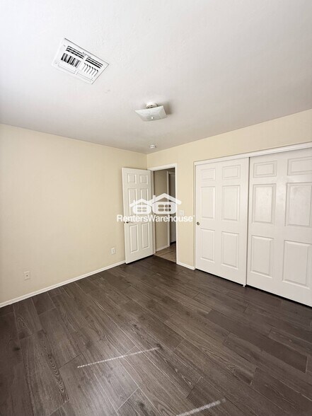 Building Photo - 6744 W Northview Ave