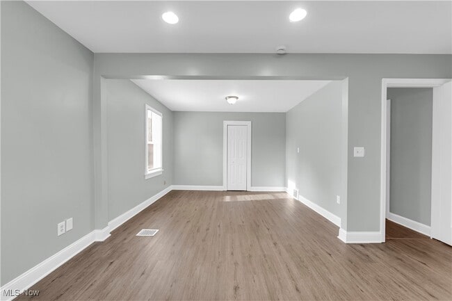 Building Photo - 961 Montford Rd