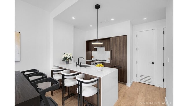 Building Photo - 111 Varick St