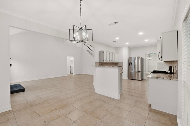 Building Photo - 817 Edmonton Dr