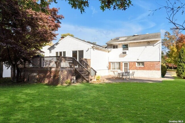 Building Photo - 1 Pickwick Dr W