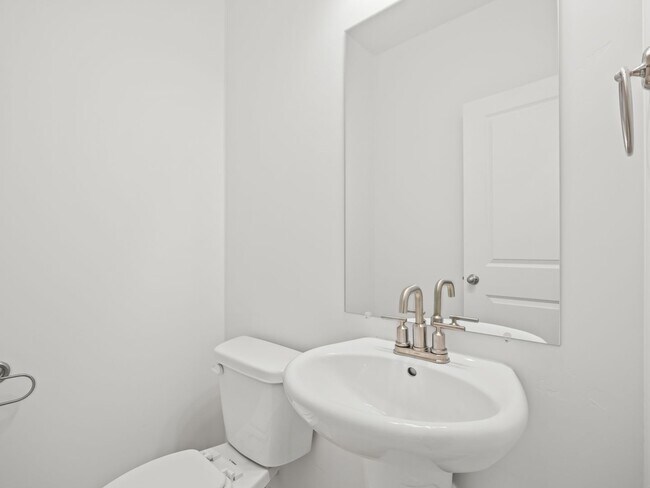 Building Photo - Beautiful 3-bedroom, 2.5-bath townhome