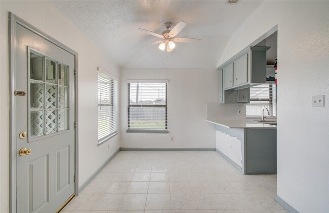 Building Photo - 2538 Knights Cir