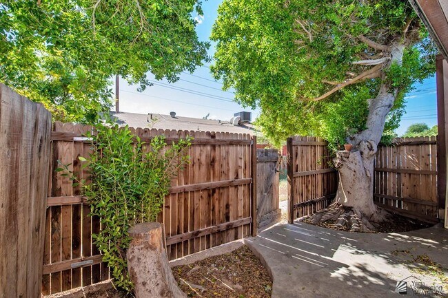 Building Photo - 123 S Magnolia Ave