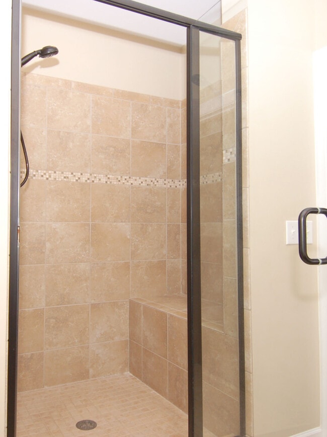 Shower - 4832 Millens Bay Ct
