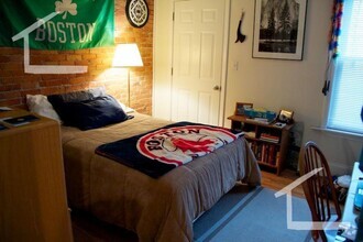 Building Photo - Large 3 bed in Brookline