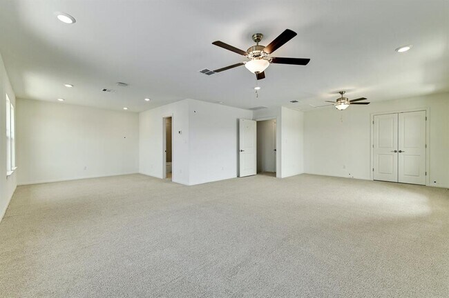 Building Photo - 19005 Fernando Trl