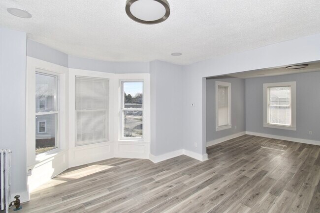 Building Photo - 30 Day St