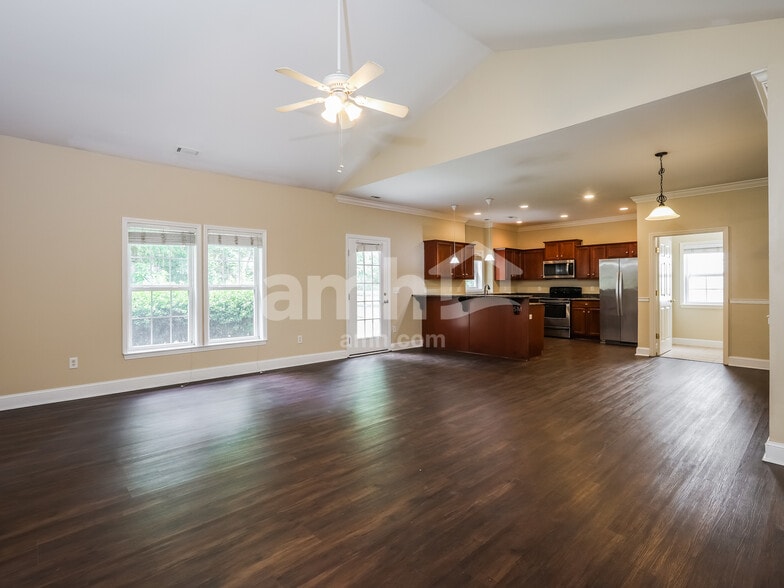 Building Photo - 41 Wintergreen Dr