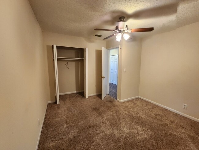 Building Photo - Coming Soon -2 Bedroom 1 Bath -Duplex Lake City