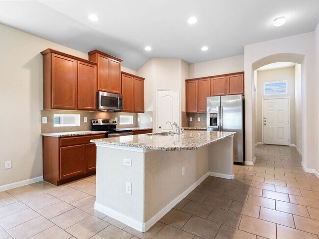 Building Photo - Charming Home Awaits: Spacious & Modern Living in a Prime Location