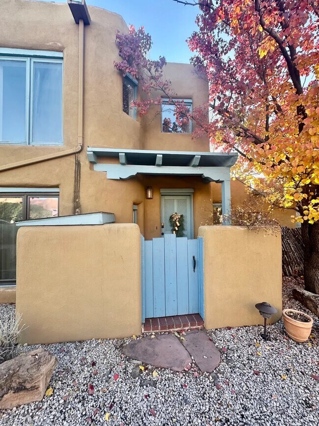 Building Photo - 624 Galisteo St