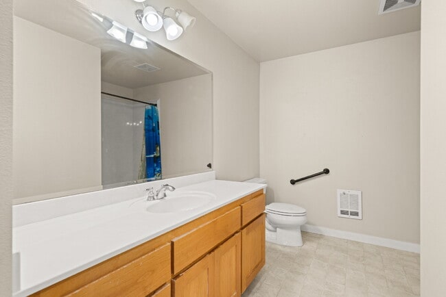 Building Photo - 2221 McCall Dr