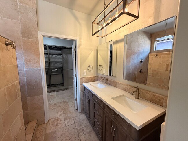 Building Photo - Gorgeous 4Bdm 2.5Ba Anthem Home with a Pool!