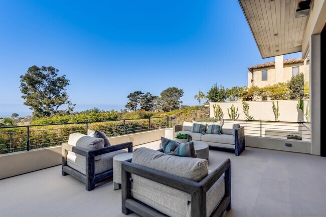 Building Photo - 8070 La Jolla Scenic Dr N