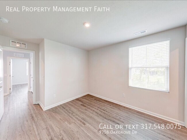 Building Photo - 9758 Oak Grove Dr