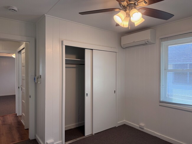 Building Photo - 2 Bed/1 Bath - Kahala - Quiet neighborhood...