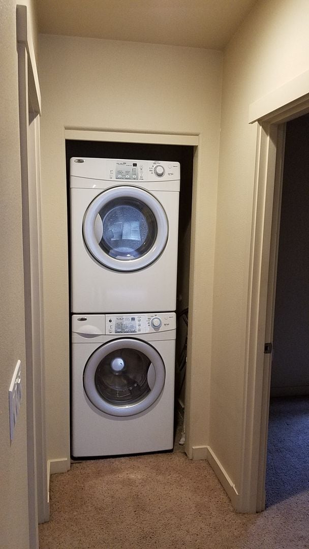 Building Photo - 1 Bed/1 Bath Unit with Garage - Near Old Mill District