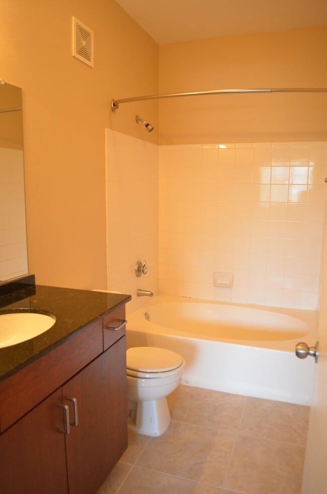 Building Photo - MOVE IN Special!!  Biltmore 2 bedroom!