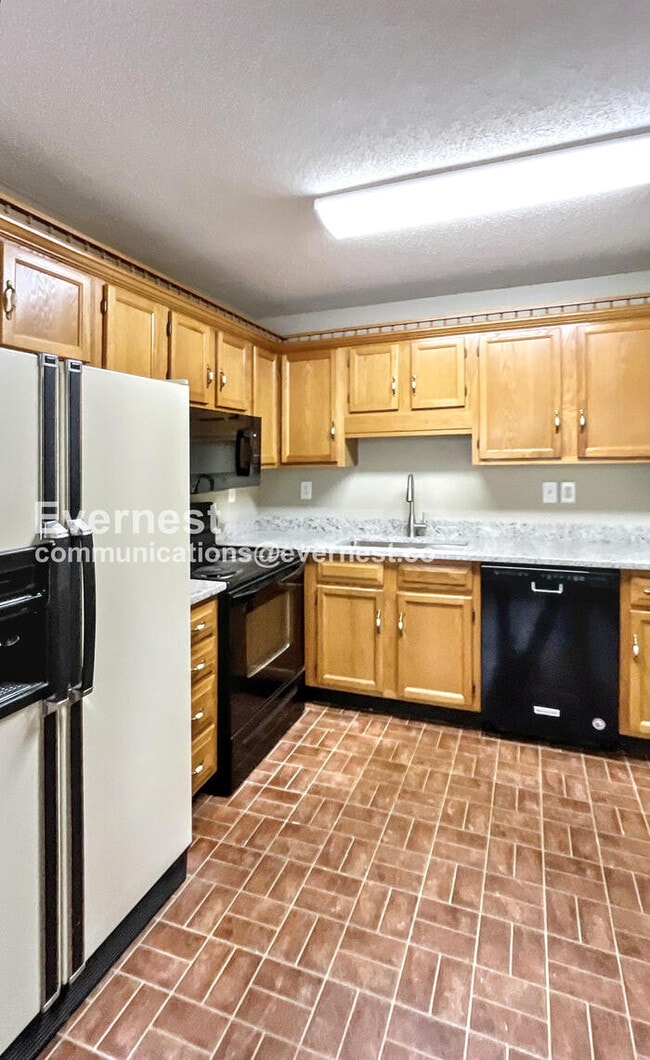 Building Photo - 4911 Hunter Village Dr