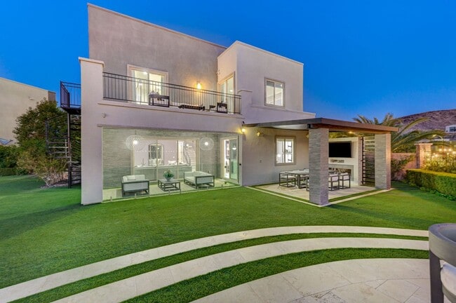 Building Photo - Distinctive Fully Furnished Estate in The Canyons!