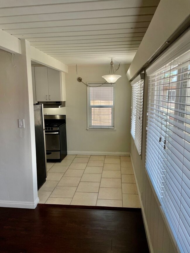 Building Photo - FIRST MONTH FREE! 2-Bedroom Apartment in the Heart of Pacific Beach – Walk to the Ocean!