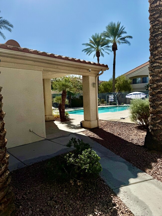 Building Photo - 1881 W Alexander Rd