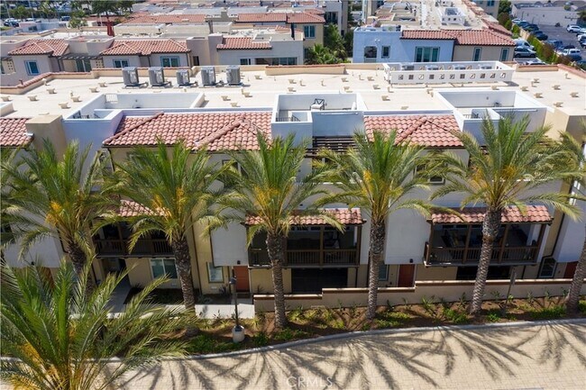 Building Photo - 3440 Doheny Way