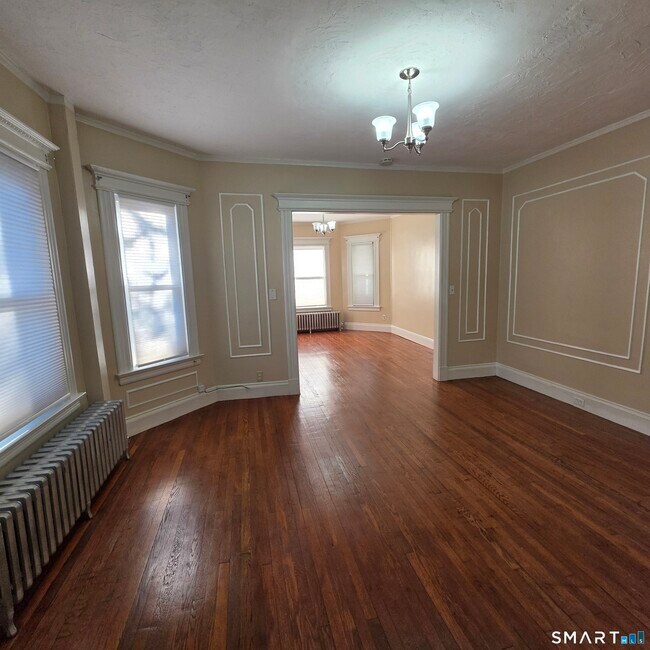 Building Photo - 142 Oakland Terrace