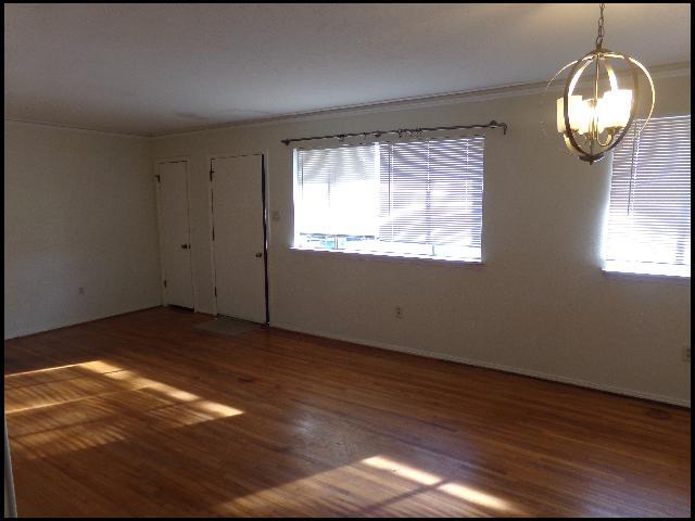 Building Photo - 408 Pickwick Ln