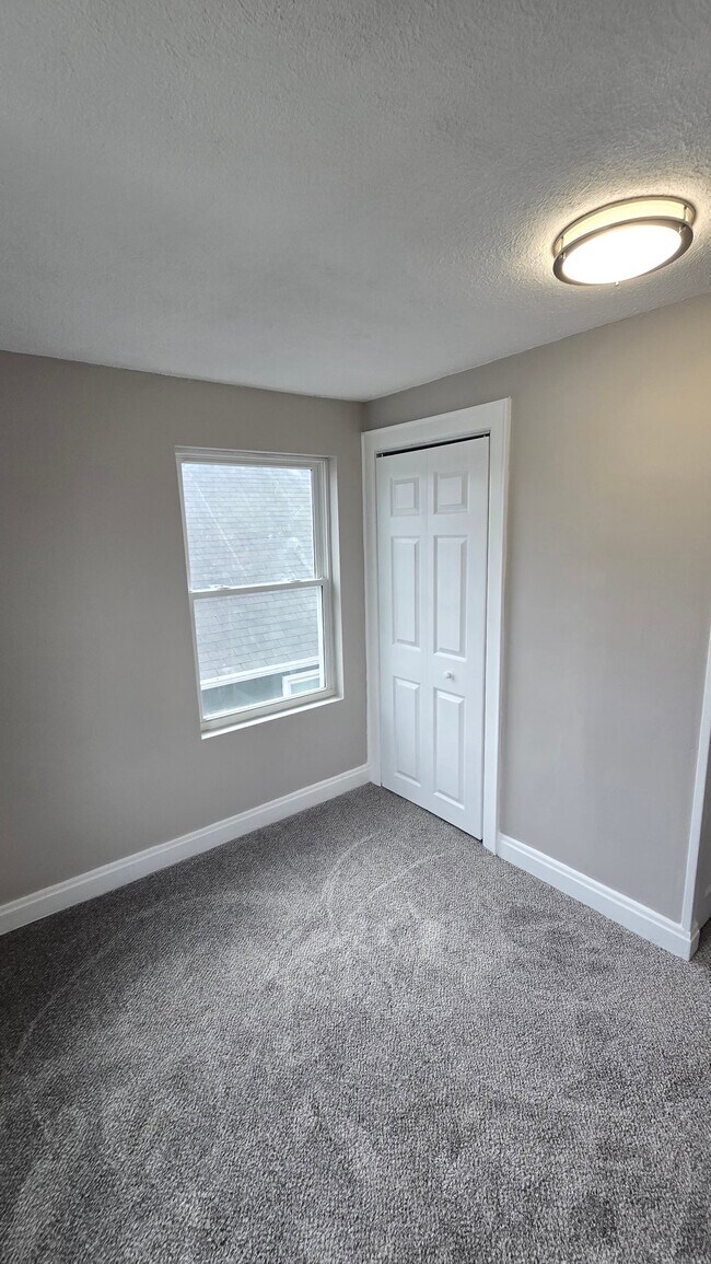Building Photo - 1373 Oakwood Ave