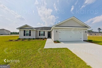 Building Photo - 205 Redwood Ct