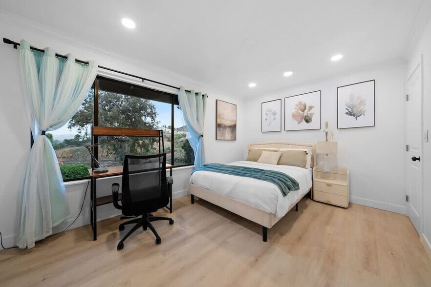 Building Photo - 5048 Bluff Pl