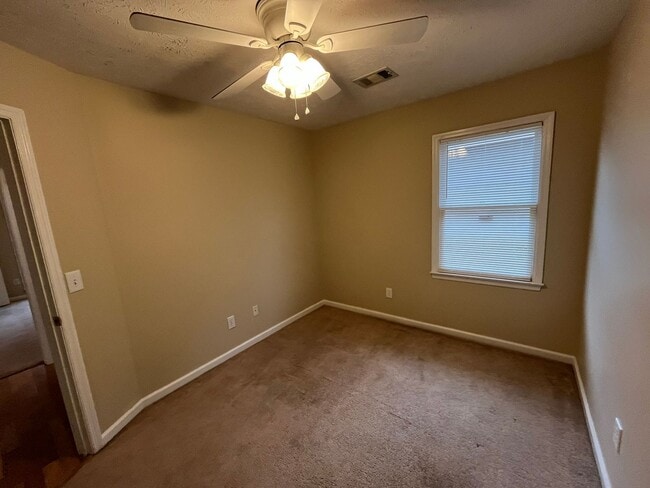 Building Photo - Home You’ll Love Coming Home To