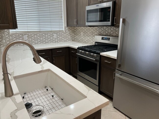 Building Photo - Green Valley Ranch Condo
