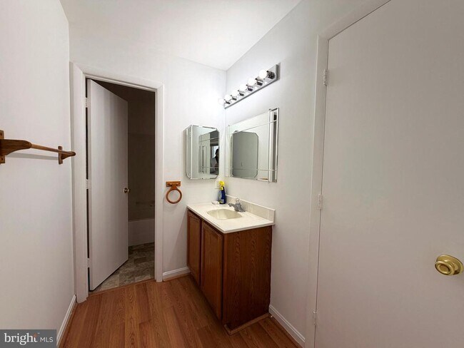 Building Photo - 9319 Devlins Grove Pl