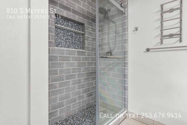 Building Photo - 810 S Meyers St