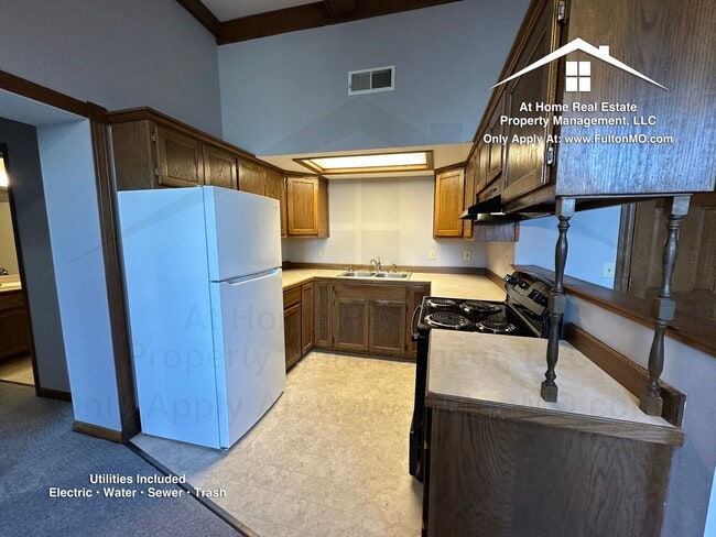 Building Photo - 103 E 10th St