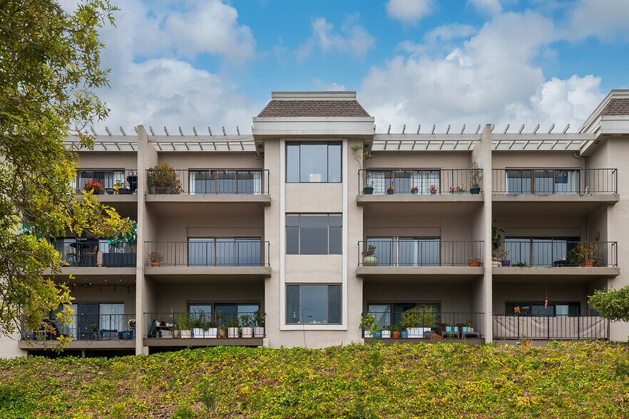 Building Photo - 80 Lincoln Dr