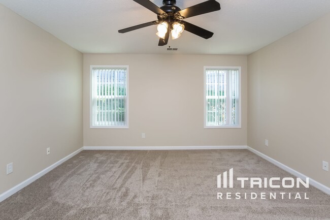 Building Photo - 221 Rosemont Ct