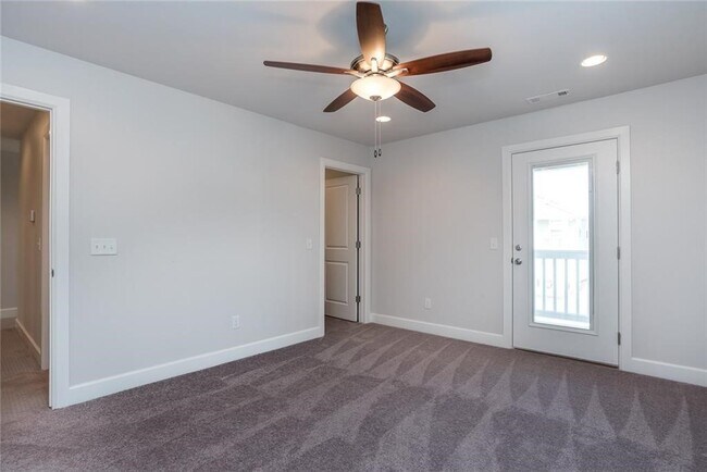 Building Photo - 6516 W Pleasant Way