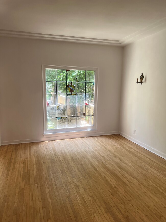 Building Photo - 1025 S Orange Grove Ave