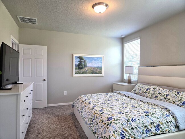 Building Photo - Pet Friendly Home in Cagan Crossings East