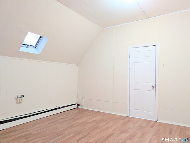 Building Photo - 107 Catherine St