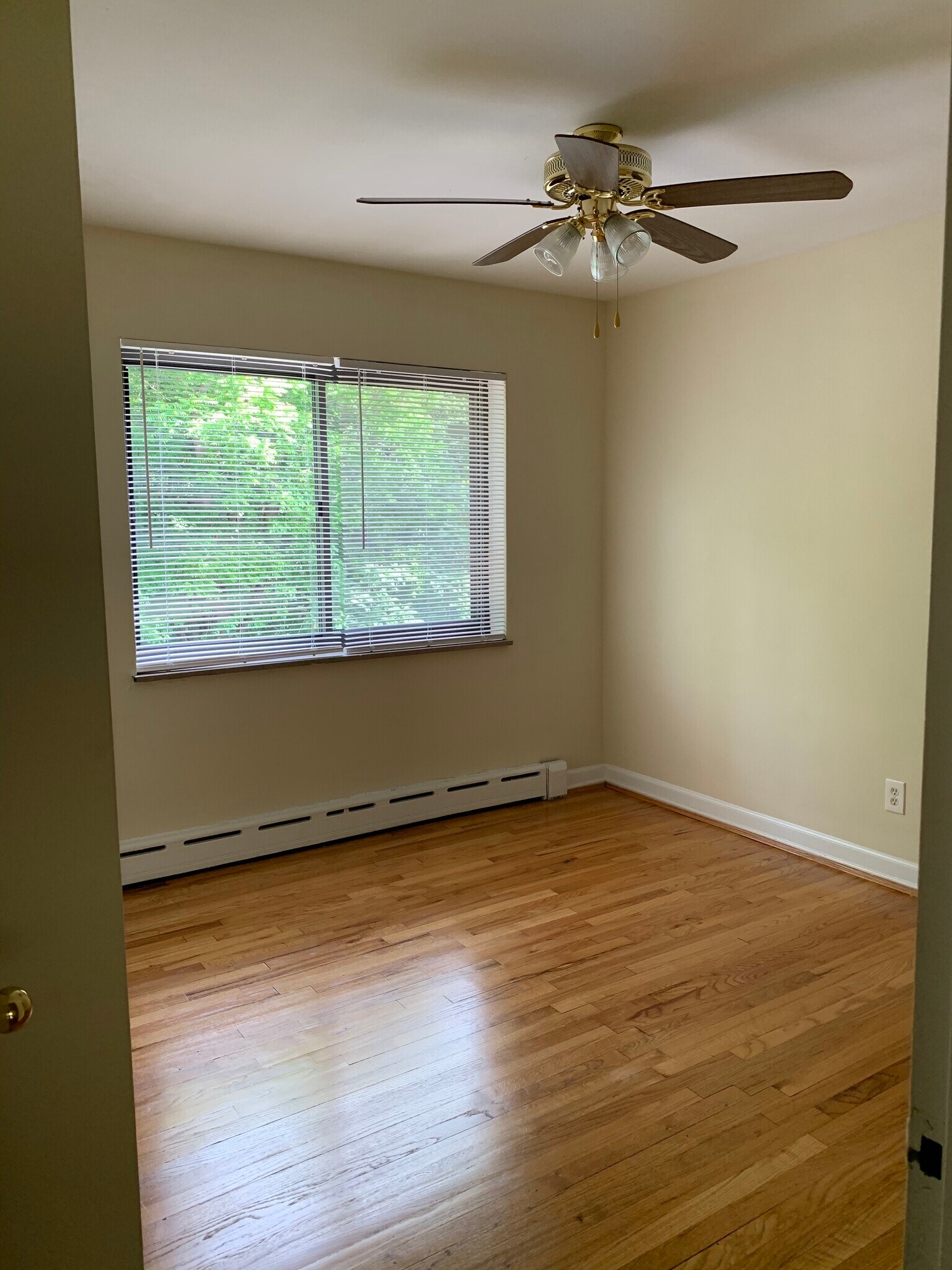 Building Photo - 1614 Beacon St