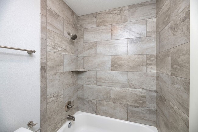 Building Photo - Creekside Townhomes