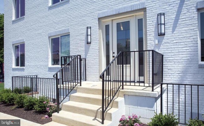 Building Photo - 1701 Trinidad Ave NE